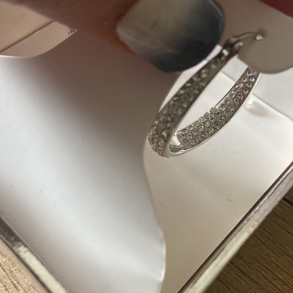 Nwt Chrystina Crystal Hoop Earrings silver - Picture 4 of 4